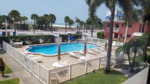 Gulf Winds Resort by Travel Resort Services内部或周边泳池景观