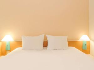 波鸿中心宜必思酒店客房内的一张或多张床位