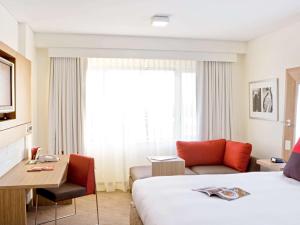 诺富特悉尼奥林匹克园大酒店客房内的一张或多张床位