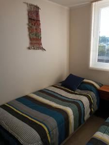 巴拉斯港Plaza Brintrup的卧室内两张并排的床