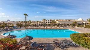 米多恩Djerba Aqua Resort的度假村游泳池的图片
