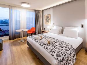马赛美居中心普拉多赛车场酒店客房内的一张或多张床位