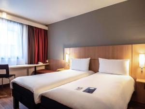 克拉科夫中心宜必思酒店客房内的一张或多张床位