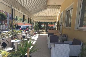 Hotel Villa Rinaldini餐厅或其他用餐的地方