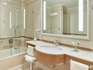 库翰斯宾斯查尔梅旅游酒店的一间浴室