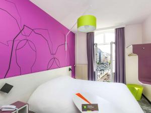 斯特拉斯堡小法国宜必思尚品酒店客房内的一张或多张床位