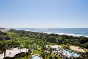 德班Breakers Resort的享有度假村和海洋的空中景致