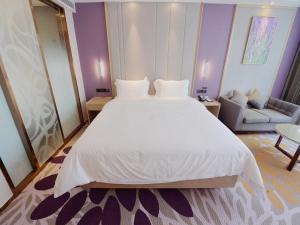 麗枫酒店·兴义桔山大道店客房内的一张或多张床位