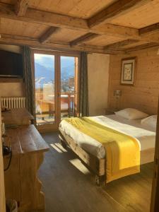 阿祖尔阿尔卑斯酒店客房内的一张或多张床位
