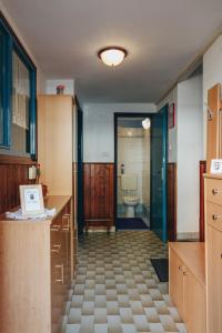 科佩尔House365的客房设有带卫生间的浴室。
