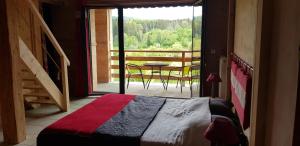 BonlieuLe Jura en toutes saisons piscine, SPA, climatisation, balades 2cv的相册照片