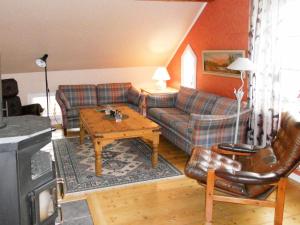 Agunnaryd6 person holiday home in RYSSBY的客厅配有沙发和桌子