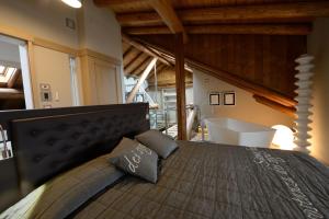 Hotel Vecchia Stazione Mountain Elegance客房内的一张或多张床位