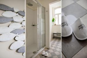 阿拉西奥丽都酒店的浴室设有淋浴,墙上配有遮阳伞。