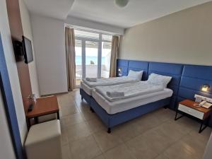 Hotel & Spa Tino Sveti Stefan客房内的一张或多张床位