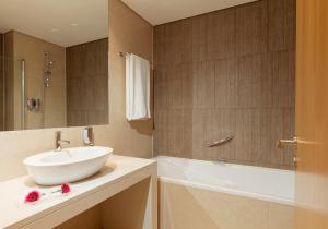 阿尔马达里斯本美居酒店的一间浴室