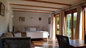 Wilderness B&B 3 Self Contained Rooms Nr Sissinghurst的休息区