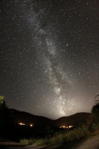 罗通达Le Chalet del Pollino的星空中流 ⁇ 的夜