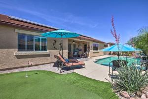 Buckeye Home with Pool, Putting Green and Sun Porch!内部或周边的泳池