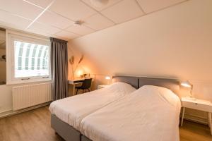 Hotel-Brasserie De Walvisvaarder客房内的一张或多张床位