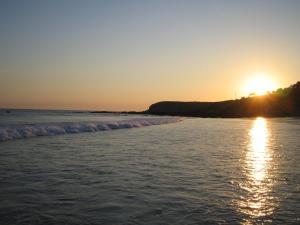 阿兰扎达考斯特拉酒店的海滩上的日落和日落