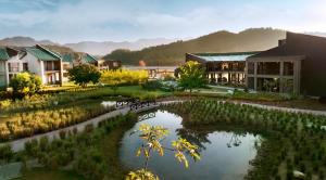 兰纳加Namah Resort Jim Corbett, a member of Radisson Individuals的 ⁇ 染一个有池塘的校园