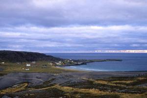 HavningbergGrandfathers house at the end of Europe, Varanger的阴天,可欣赏到海滩和大海的景色