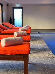 伯泽维尔Hôtel-Spa-Piscine Le Petit Castel Beuzeville-Honfleur的相册照片