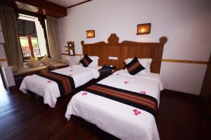 娘乌丹瑞迷人酒店客房内的一张或多张床位