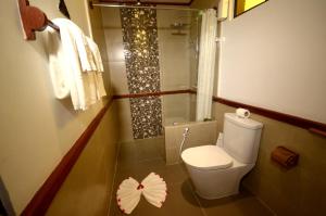 娘乌丹瑞迷人酒店的一间浴室