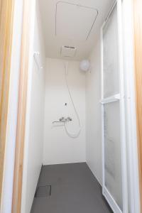 ゲストハウス五島時光的一间浴室
