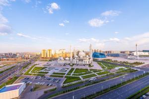PromyshlennyyTHEADDRESS HIGHVILL Astana的城市交通大厦的景色