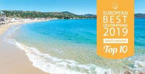 圣马克西姆Casa Louise Suites and Spas privatifs的一张海报,为夏季欧洲最佳目的地提供最大限度的顶级海滩