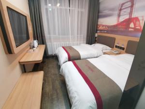 尚客优酒店内蒙古呼和浩特新城区新华广场店客房内的一张或多张床位