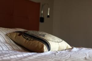圣佩赖Les Barras’k的床上的枕头
