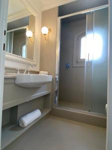 Appartamento Gli Oleandri 138 - Costa Smeralda-Porto Cervo的一间浴室