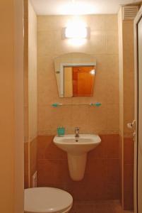 摩娜特酒店及游客中心 的一间浴室