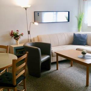 巴贝Ferienwohnung Gentzen的客厅配有沙发和桌子