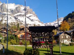 IndenB&B Pension Rustica的山前的标志