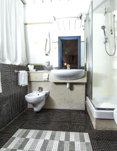 德拉拜亚酒店的一间浴室