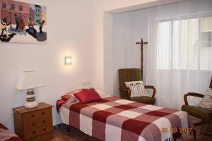 Apartamento en el centro de Alicante客房内的一张或多张床位
