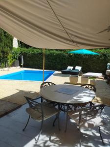 Casa Francesca Altea piscina y aparcamiento privado内部或周边的泳池