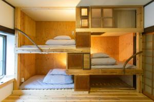 おとまち 甘藍 Otomachi Kanran客房内的一张或多张双层床