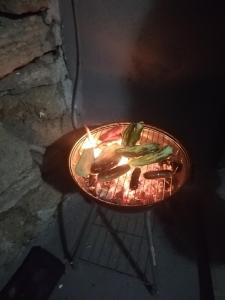 Arico ViejoYurta de Arico的上面有食物的烧烤
