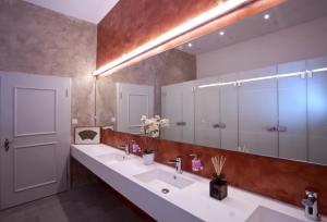 波斯基亚沃普莱斯酒店的一间浴室