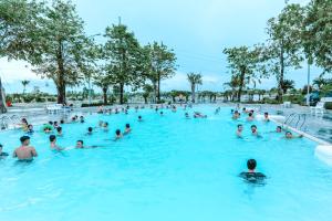 THƯ DUY Resort内部或周边的泳池