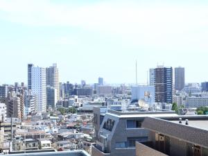 东京Hotel Wing International Select Ikebukuro的享有城市和高楼的景色