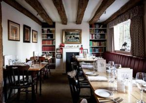 The Dorset Arms Cottage & Pub Rooms的休息区