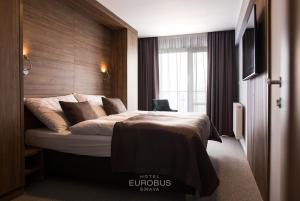 Hotel Eurobus客房内的一张或多张床位