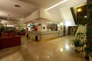 皮斯托亚米兰酒店的医院的大厅,有等候室